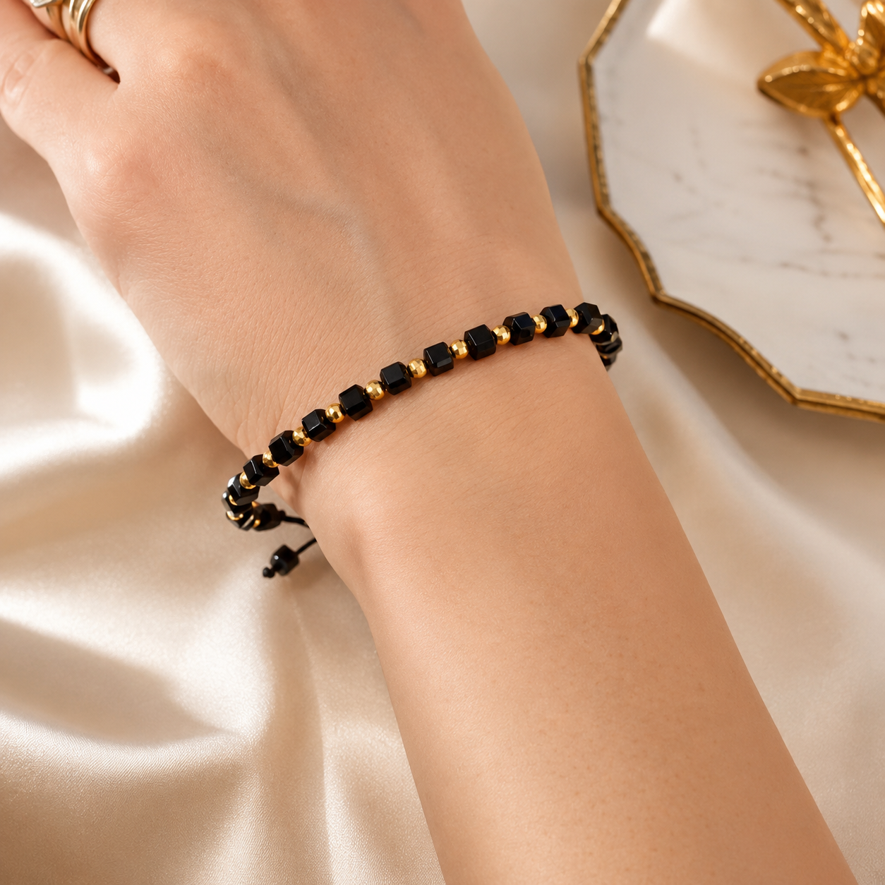 Brățară Unisex Handmade din Argint 925 Placat cu Aur 14K, 21 Biluțe – Reglabilă pe Șnur, Design Elegant Minimalist – Livrare Rapidă în România | InfinityBijoux. BS1