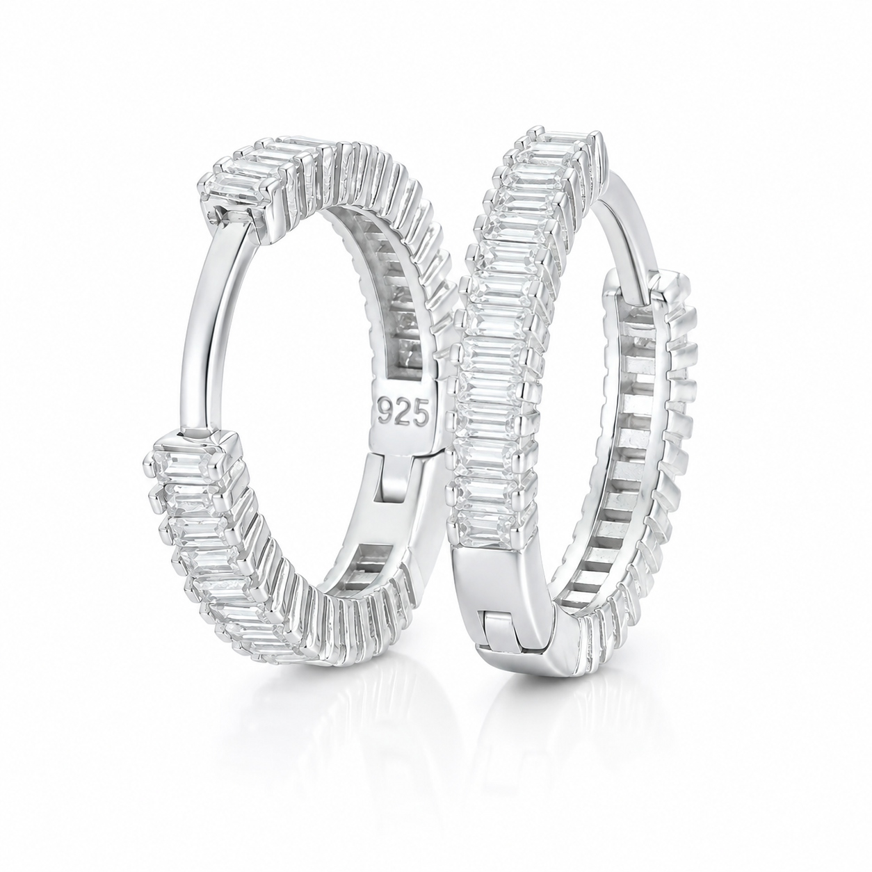 Cercei din Argint 925 „Lumina Eternă” cu Zirconii Baghetă – Creole Elegante de 1.5 cm, Strălucire Premium. CD608