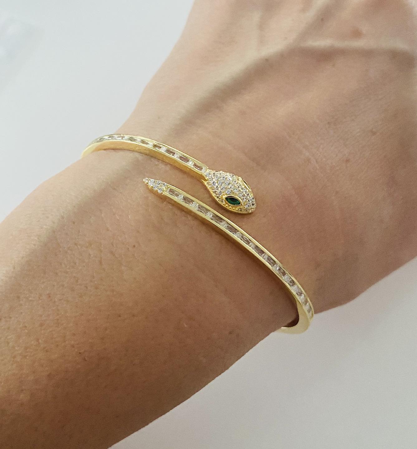 Bratara bangle snake aurie pe mana