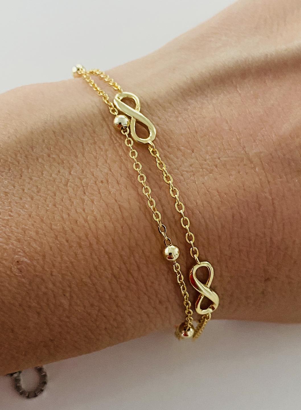 Bratara eleganta placata cu aur 14k pe mana