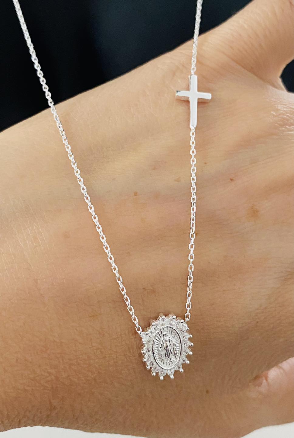 Colier din Argint 925 cu Medalion Fecioara Maria și Cruce – Simbol al Credinței și Eleganței
