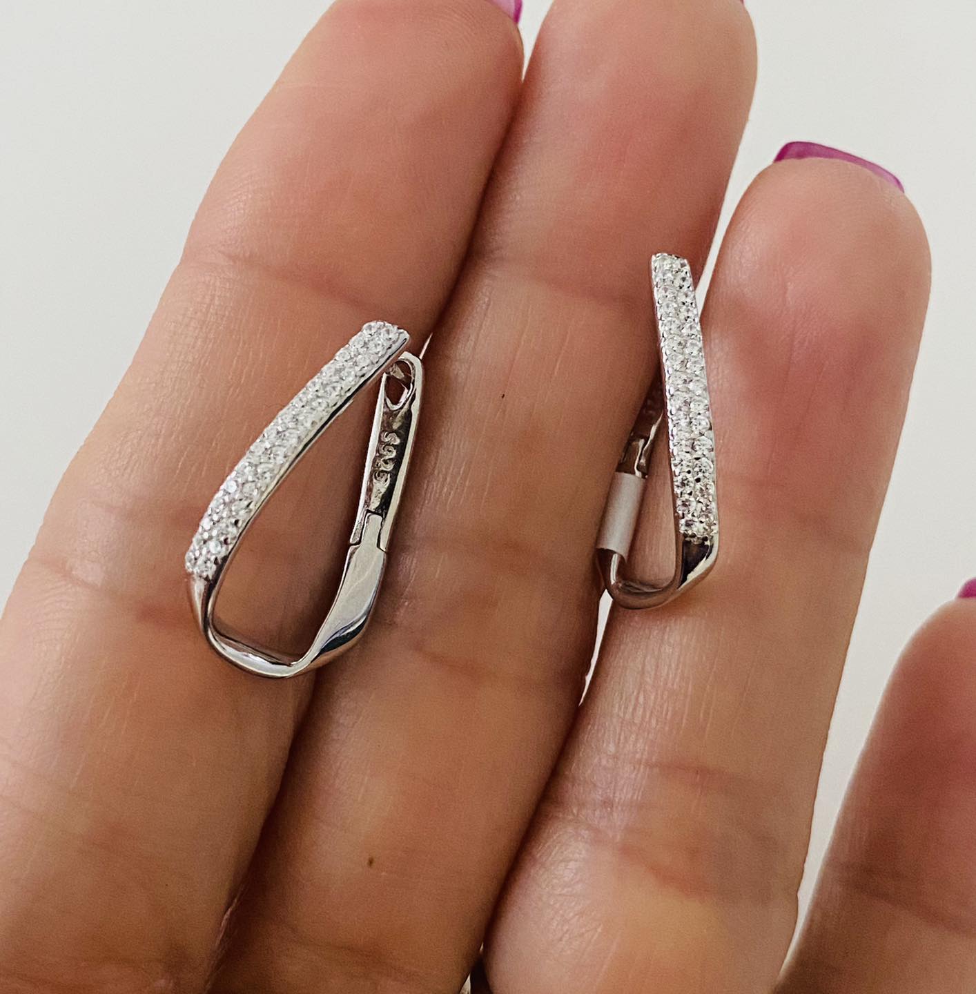 Cercei Eleganți din Argint 925 Rodiat cu Zirconii – Lungime 2 cm