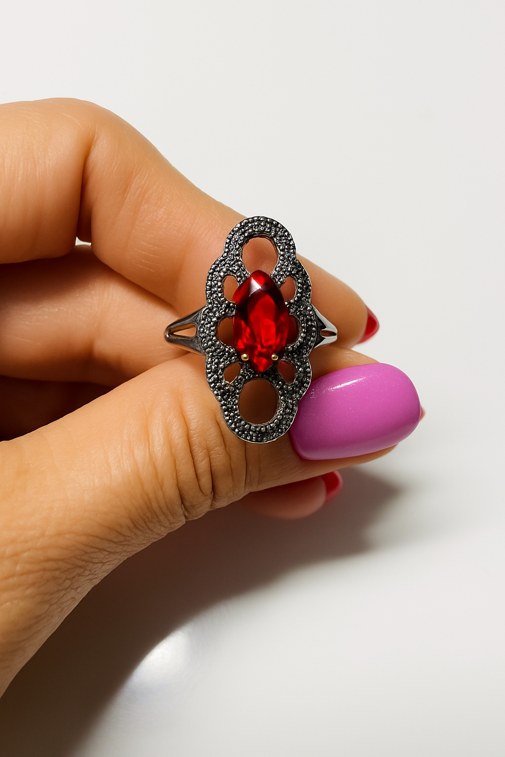 Inel argint 925 granat rosu marquise marimea 22