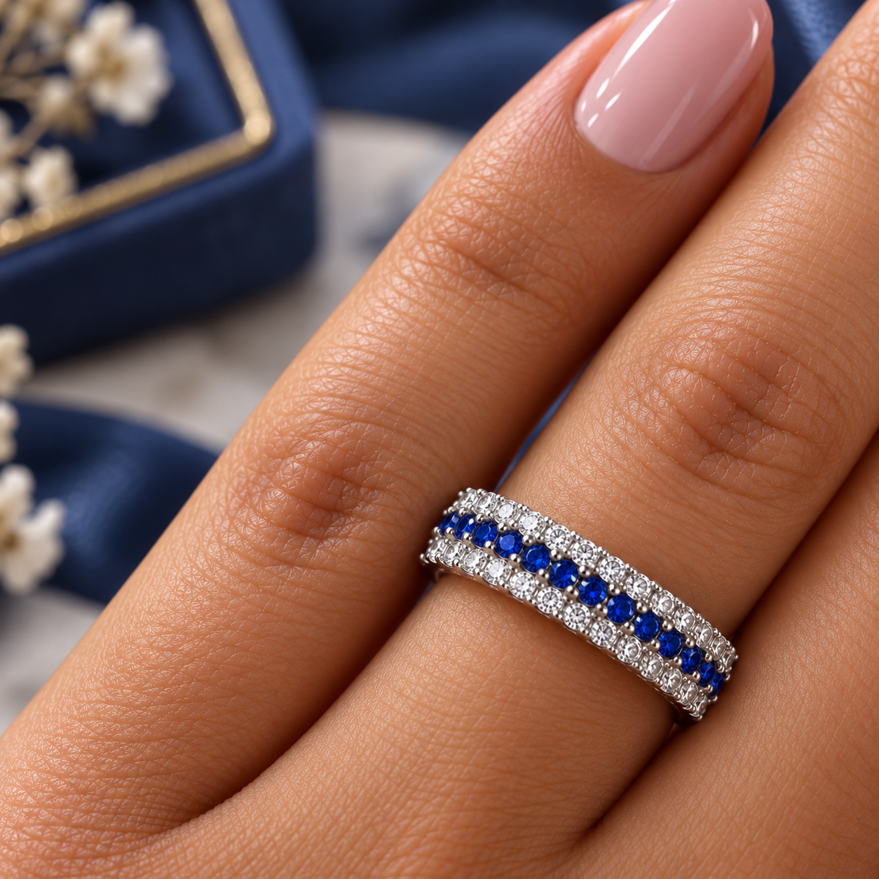 Inel din Argint 925 Royal Blue Eternity – Zirconii Albastre Regale și Albe, Design Elegant cu Trei Rânduri