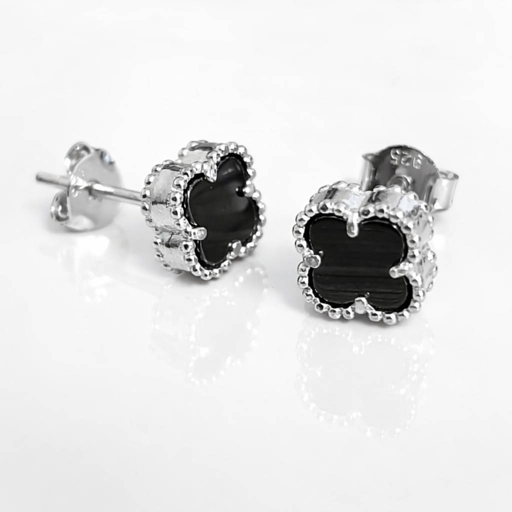 Cercei Argint 925 Rodiat Trifoi cu Sidef Negru 8 mm Eleganti Inchidere Surub Cadou Cutie Bijuterii Romania. CD376