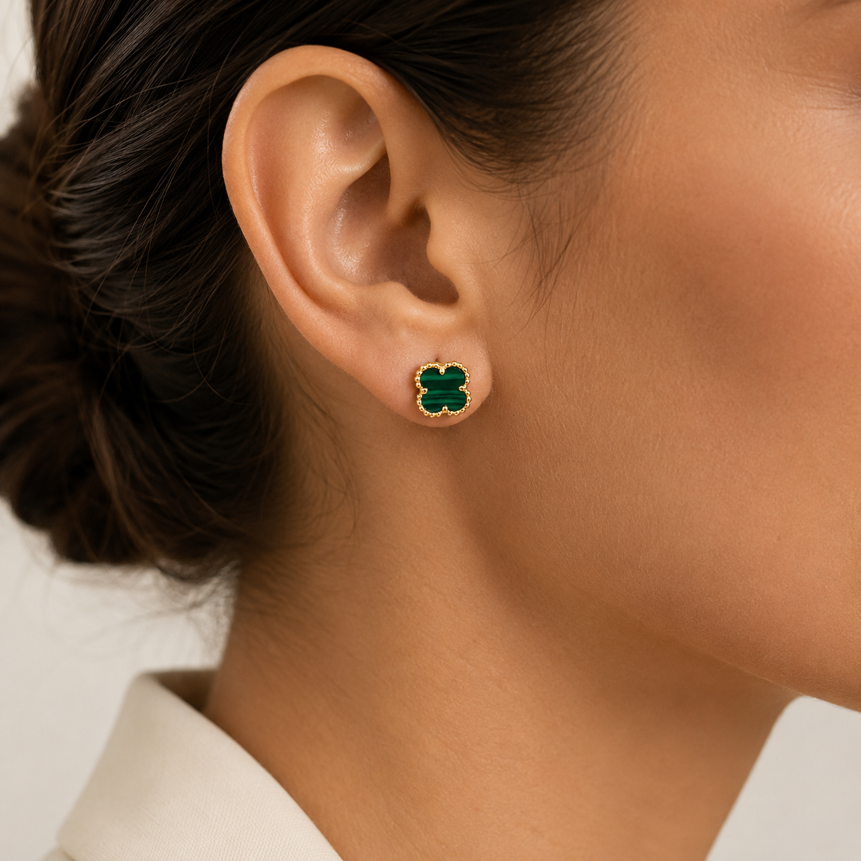 Cercei Delicate Clover din Argint 925 Placat cu Aur 14K și Malachit Verde Natural, Model Tip Van Cleef, 6 mm. CD425