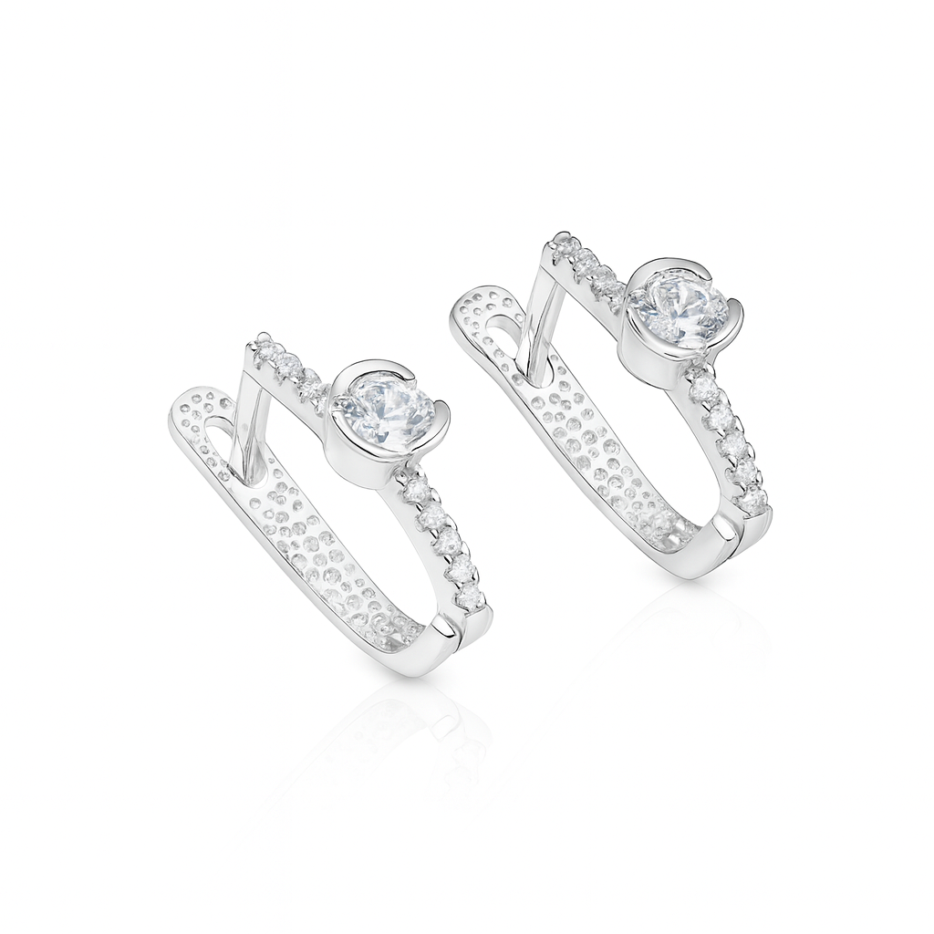 Cercei din Argint 925 cu zirconiu, model elegant de 1.9 cm, prezentați pe fundal alb pentru e-commerce.