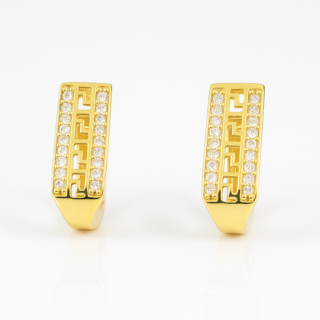 Cercei din argint 925 placat cu aur 14K cu model geometric și zirconii – fotografie produs e-commerce