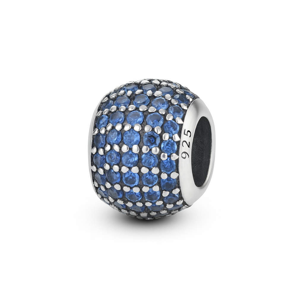 Charm pave albastru din argint 925 compatibil Pandora, decorat cu pietre strălucitoare.