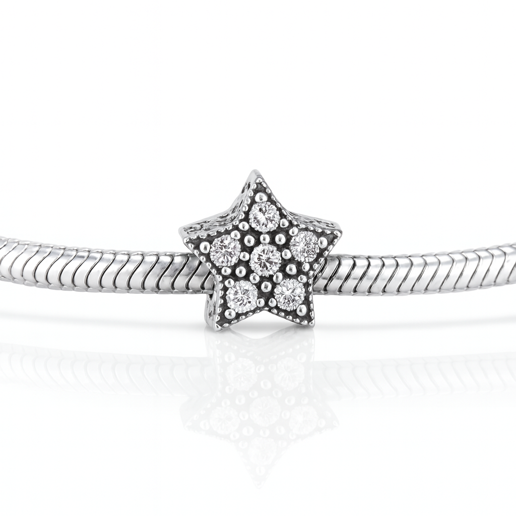 Charm simbolic stea din argint 925, cu zirconii, ideal pentru brățări modulare Pandora