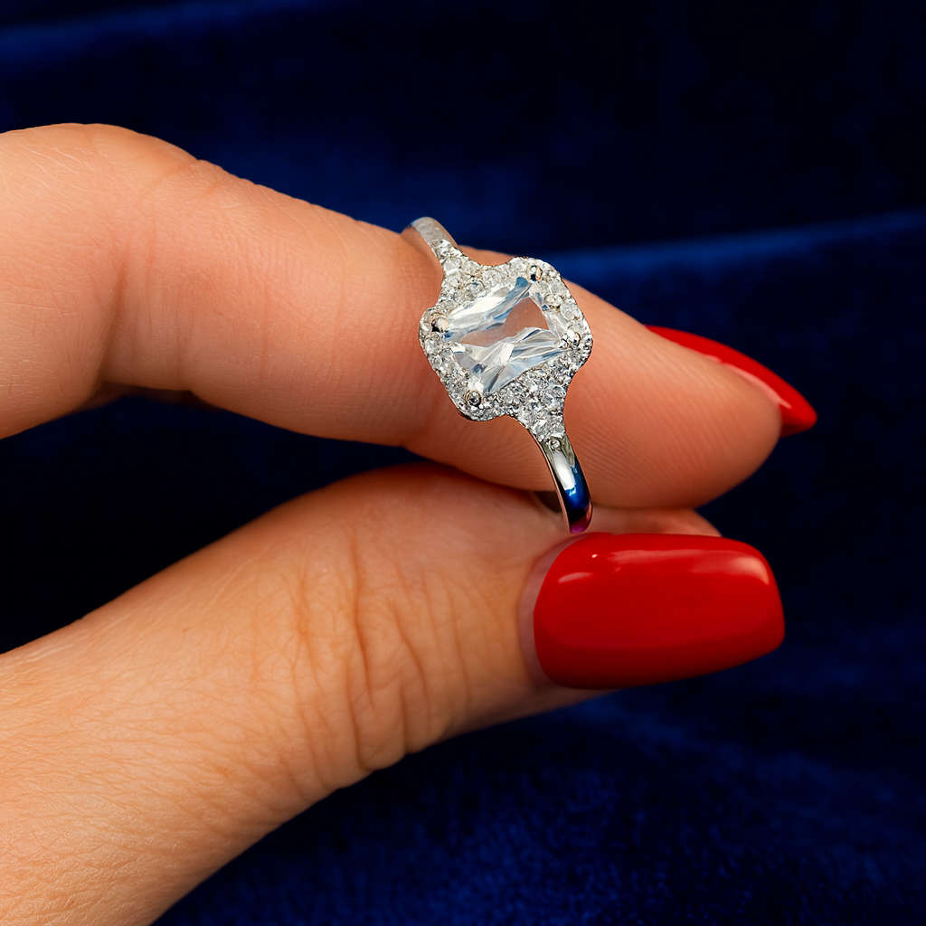 Inel Halo din argint 925 cu piatra centrala 6x4 mm si design elegant pentru bijuterii dama