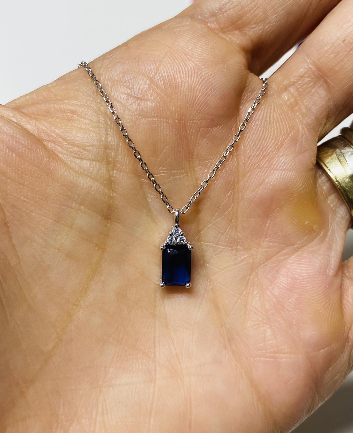 Colier cu Safir Albastru din Argint 925 Rodiat. C204
