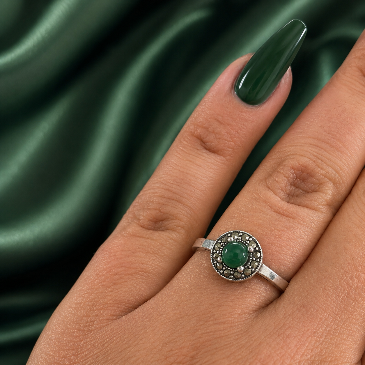Inel „Smaraldia” din Argint 925 cu Piatră Verde și Marcasite – Design Vintage Elegant